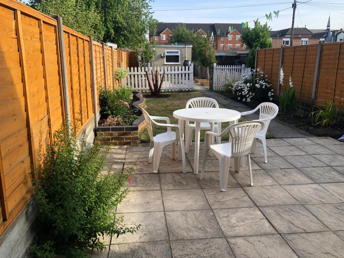 Edinburgh Street - Beautiful House With Free Parking And Wifi, Equipped With Comfy Furnitures Holiday home